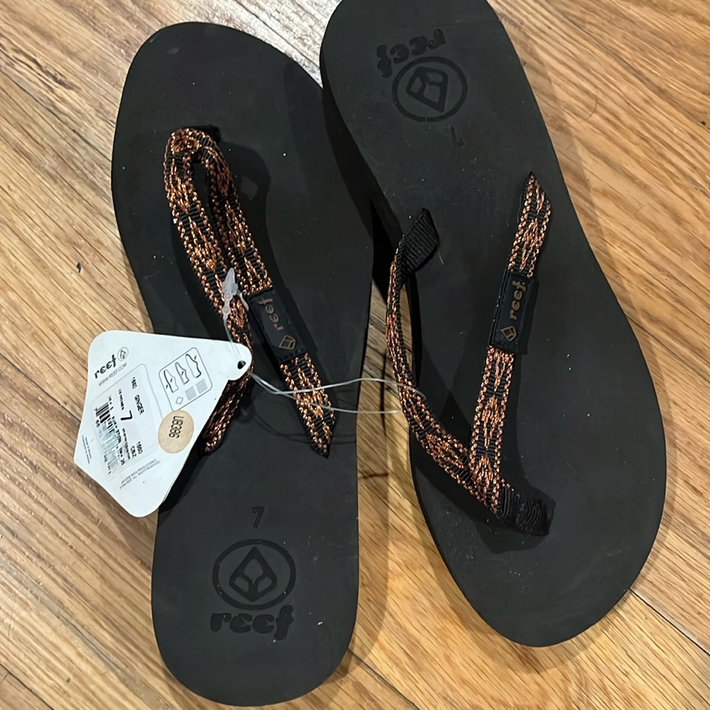 NWT Reef Flip Flops Size 7